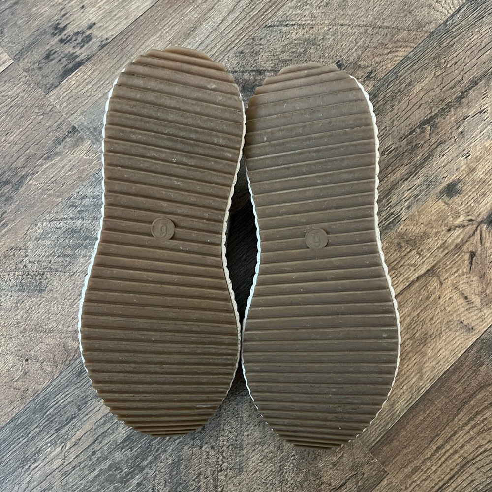 Universal Thread Off-White Persephone Sneakers - image 6